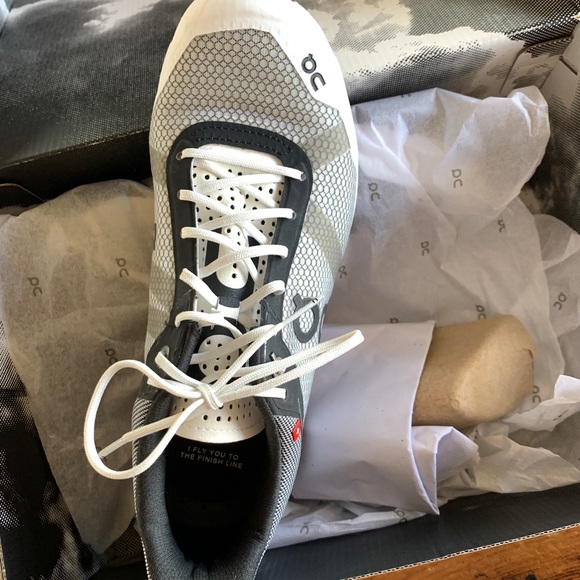 On cloud running shoes - Picture 5 of 5